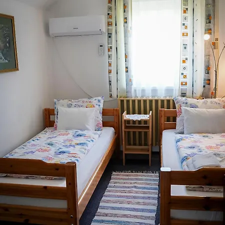 Mezeskucko Apartment Tiszaszolos Exterior photo