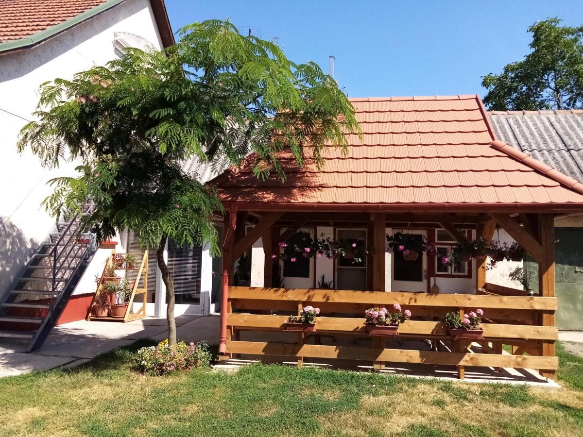 Mezeskucko Tiszaszolos